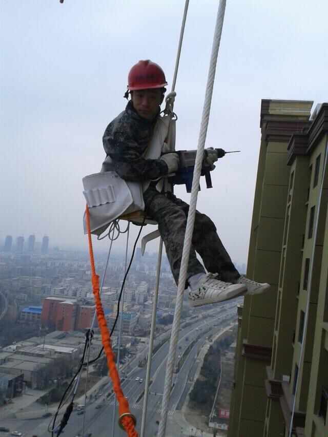 户外高空作业专业团队，持证高空作业团队